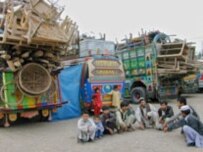 Afghan refugees packed up and ready to leave Peshawar, Pakistan, for Afghanistan, March 2006 (epa)