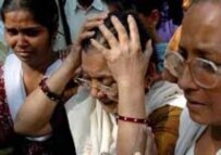 Relatives of a bomb-blast victim today in a New Delhi hospital (epa)