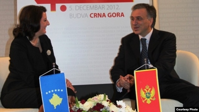 Predsjednica Kosova Atifete Jahjaga i predsjednik Crne Gore Filip Vujanović na regionalnom samitu, decembar 2012.