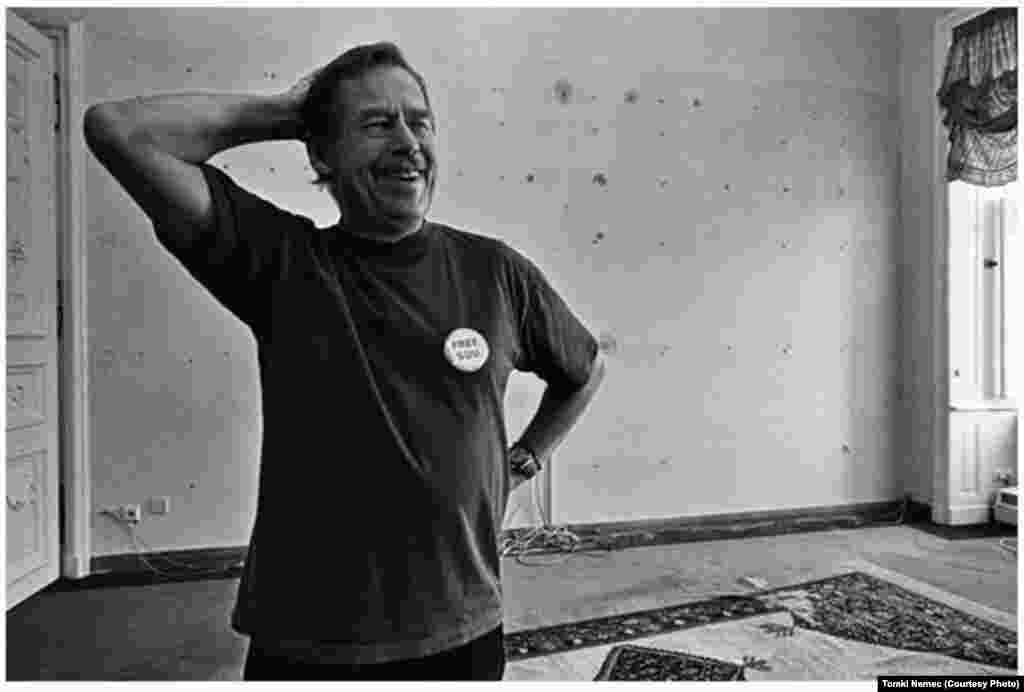 Nearing the end of his presidency in January 2003, having already moved of the president's residence, Havel appears to breathe a sigh of relief.