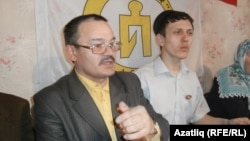Rafis Kashapov (left) leads the Tatar Public Center, an NGO in Tatarstan's second-largest city, Chally, that campaigns to preserve Tatars' national identity, language, and culture.