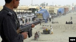 Bus driver Manoo Khan said he didn't know if the uniformed men who kidnapped the two Czechs were Frontier Constabulary, intelligence troops, or others. (file photo)
