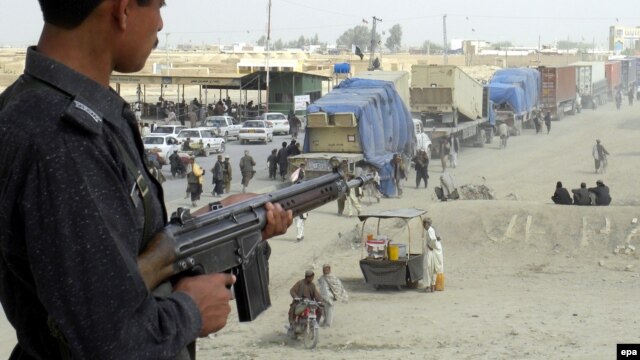 Bus driver Manoo Khan said he didn't know if the uniformed men who kidnapped the two Czechs were Frontier Constabulary, intelligence troops, or others. (file photo)