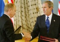 Presidents Putin and Bush (file photo)