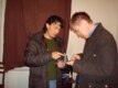 Босқын Самат Нұрғалиев Азаттық тілшісі Ержан Қарабекке депортация бұйрығы қойылған паспортын көрсетуде. 1 ақпан, 2009 жы