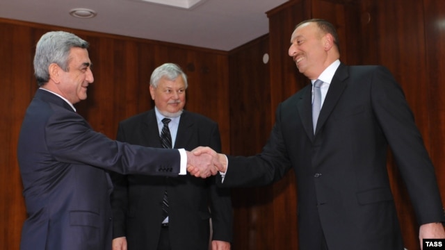 Presidents Serzh Sarkisian of Armenia and Ilham Aliev of Azerbaijan meet in Saint-Petersburg, Russia on June 4, 2009.
