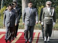 Presidents Ahmadinejad (left) and Musharraf (center) in Tehran on February 5 (ISNA)