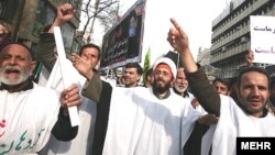 Pro-government reform rallies in December 2009 helped put an end to the reform-minded opposition "Green Movement." (file photo)