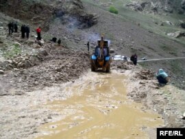 Cəfərli çayı üzərindəki həm piyada, həm də maşın üçün olan beton körpü tamamilə uçub
