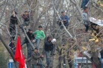 Demonstrators in Bishkek today (RFE/RL)