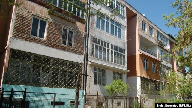 Самый центр Оша, улица Курманжан-Датки, 228, где было совершено преступление. 