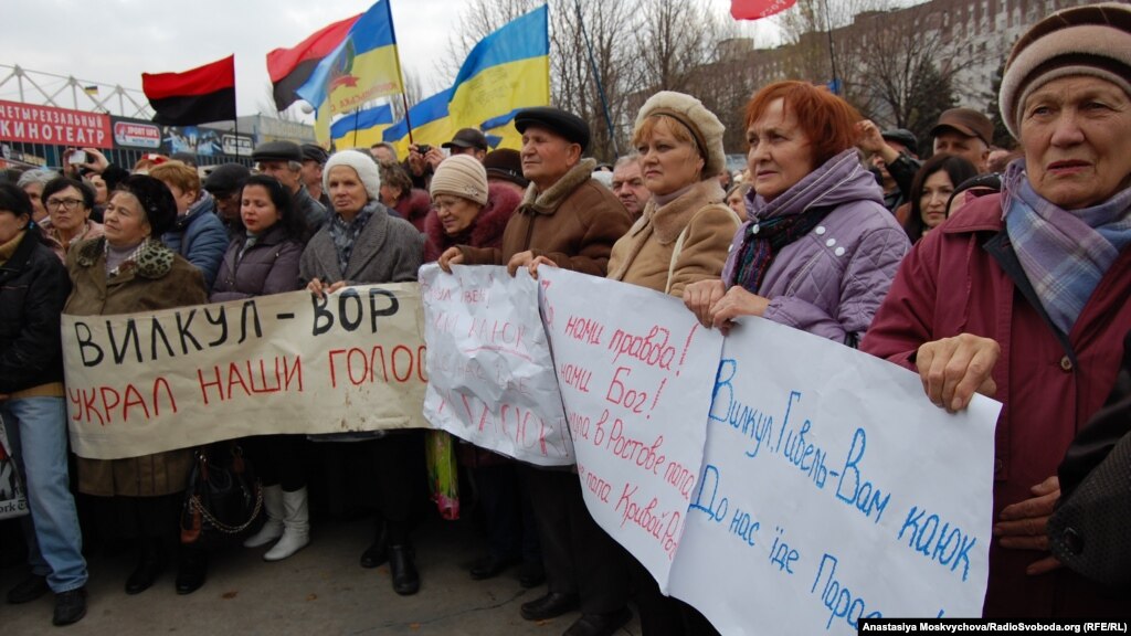 Під Радою вимагають виборів для Кривого Рогу: «Вілкули мають сидіти»