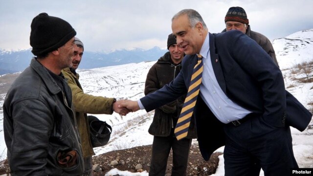 Armenia - Opposition presidential candidate Raffi Hovannisian campaigns in Syunik province, 7Feb2013.