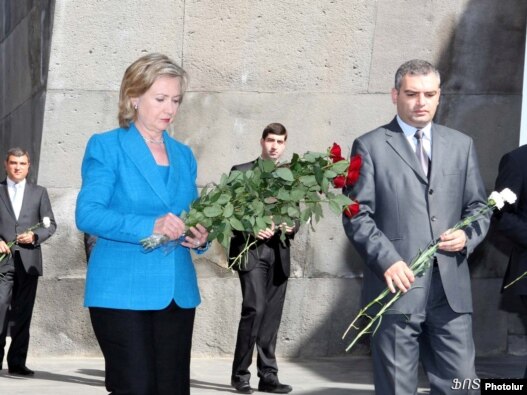 Armenia -- U.S. Secretary of State Hillary Clinton visits the Armenian genocide memorial in Yerevan, 5July 2010.