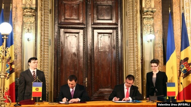 Romania's (left) and Moldova's prime ministers meeting in early March. Moldova's Communists say the countries' flags are too similar.