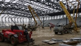 The Crystal Hall under construction, with Azenco equipment taking part