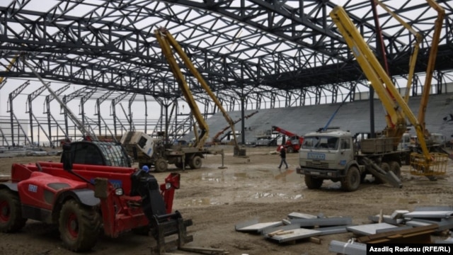 The Crystal Hall under construction, with Azenco equipment taking part