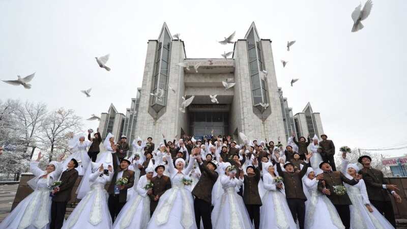 В Кыргызстане намерены законодательно ограничить проведение пышных свадеб