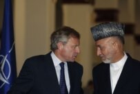 Jaap de Hoop Scheffer with Afghan President Hamid Karzai (file photo) (NATO)