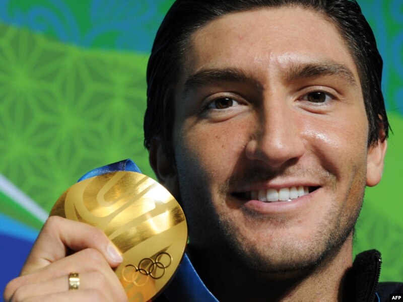 evan lysacek gold. Evan Lysacek dethroned Yevgeny