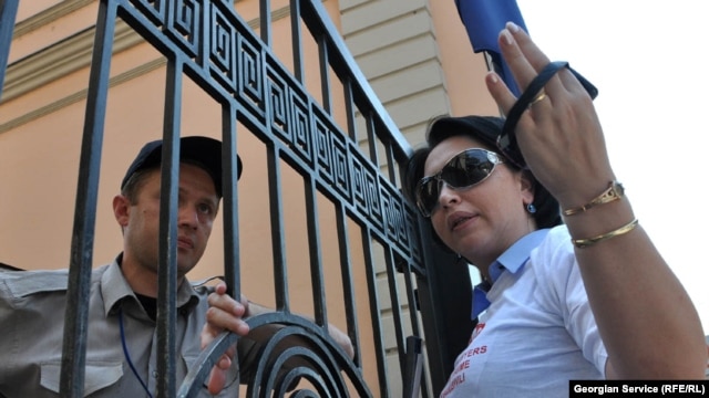 Parliamentary Human Rights Committee head Eka Beselia (right) said an amnesty law was being drafted and that all individuals named as political prisoners would be released soon.