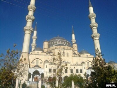 Turkmenistan --  A mosque in Ashgabat, 23Nov2009