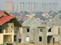 Cottage settlements springing up in the shadow of Moscow's 'Khrushchevski' (ITAR-TASS)