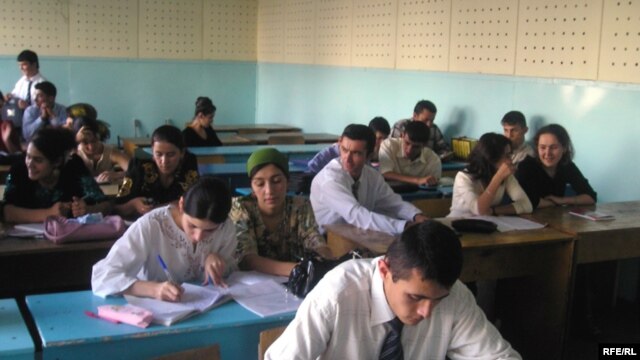 Turkmen students study at Tajik State University. (file photo)