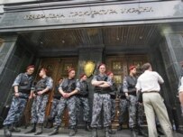 Riot  police stand guard at the Prosecutor-General's Office on May 24 (ITAR-TASS)