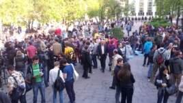 Чистопрудный бульварға жиналып жатқан жұрт. Мәскеу, 10 мамыр 2012 жыл