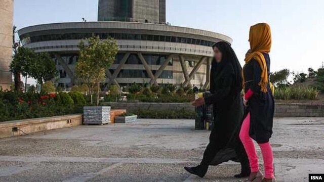 Iranian women in Islamic dress, Tehran, 11Jun2012