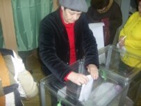 Ukrainian voting on March 26 in Kyiv (RFE/RL)