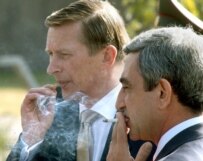 Russian Defense Minister Ivanov (left) and Armenian Defense Minister Serzh Sarkisian (file photo) (ITAR-TASS)