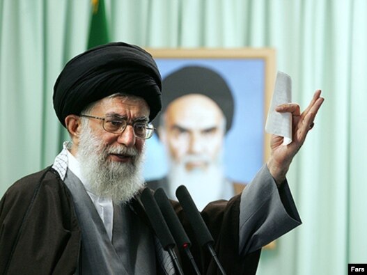 آیتالله خامنهای؛ رهبر ایران در خطبههای نماز عید فطر