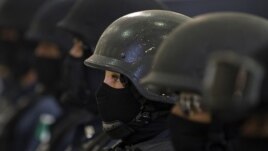 Есірткі картельдеріне қарсы күресетін мексикалық полицей әйелдер. 15 маусым 2010 жыл. (Көрнекі сурет)