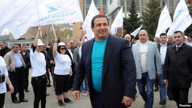 Armenia - Prosperous Armenia Party (BHK) leader Gagik Tsarukian campaigns in Hrazdan, 11Apr2012.