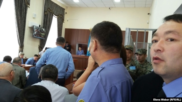 В зале суда на процессе по делу Ахметова.