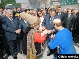 «Novruz ənənələridir, hər il olduğu kimi, yəqin bu il də prezident yumurta döyüşdürəcək»