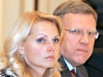 Russia's newly appointed Health and Social Development Minister Tatyana Golikova (left) and Finance Minister Aleksei Kudrin during the first meeting of the new cabinet (epa)