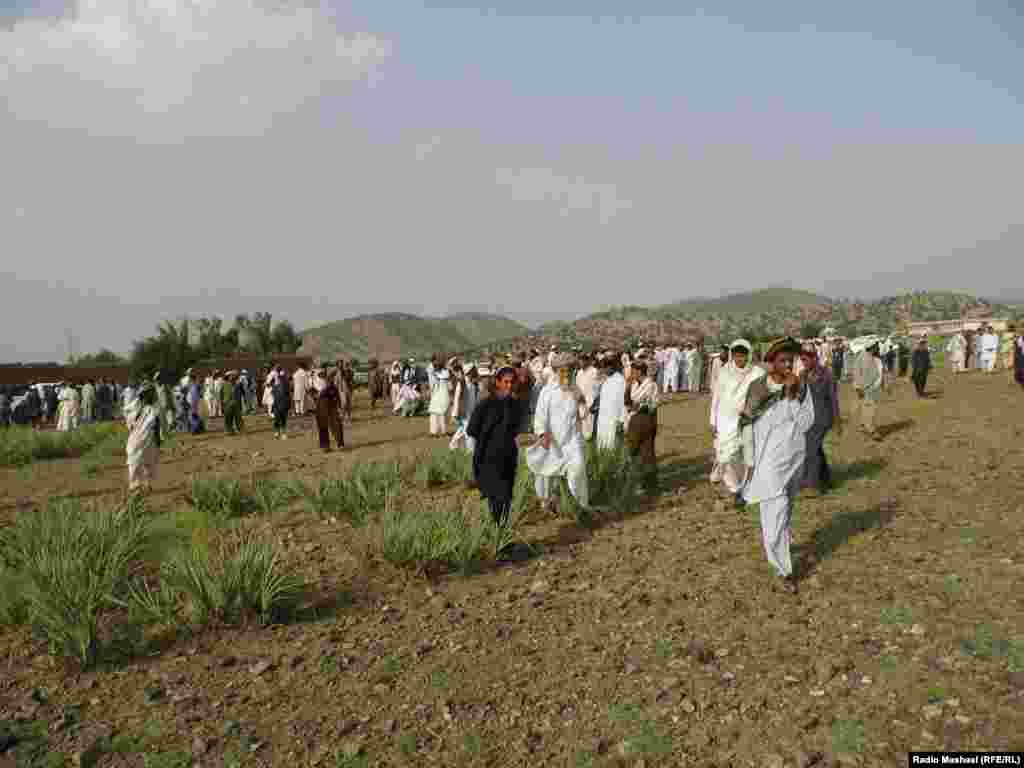 On June 18, Afghan officials put the number of refugees from Pakistan at about 6600.