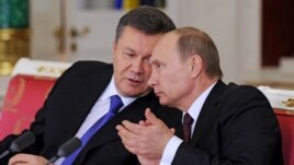 Վլադիմիր Պուտինը և Վիկտոր Յանուկովիչը Մոսկվայում փաստաթղթերի ստորագրման արարողության ժամանակ, 17-ը դեկտեմբերի, 2013թ․