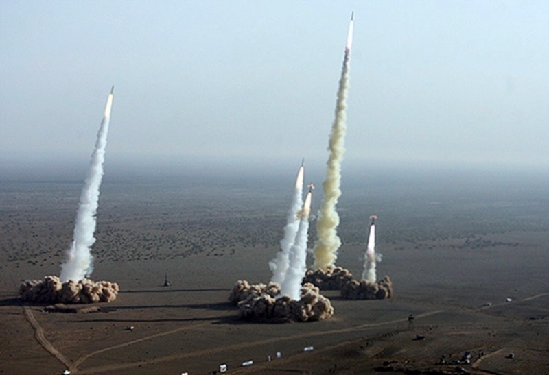 Irã realiza testes com mísseis de curto, médio e longo alcance