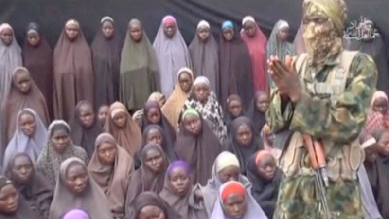 Появилось видео с похищенными «Боко харам» школьницами