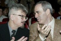 National Bolshevik Party leader Eduard Limonov (left) speaking with Garry Kasparov during the conference today (epa)
