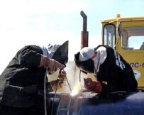 Welders at work on a new oil pipeline in eastern Siberia (file photo) (ITAR-TASS)