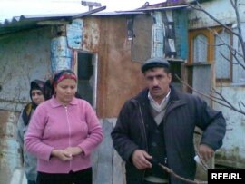 Kəlbəcərdən məcburi köçkün olan Çingiz Məmmədov Xanlar rayonunun Murovdağ kəndində dəmir vaqonda keçirdiyi günlərdən bezib