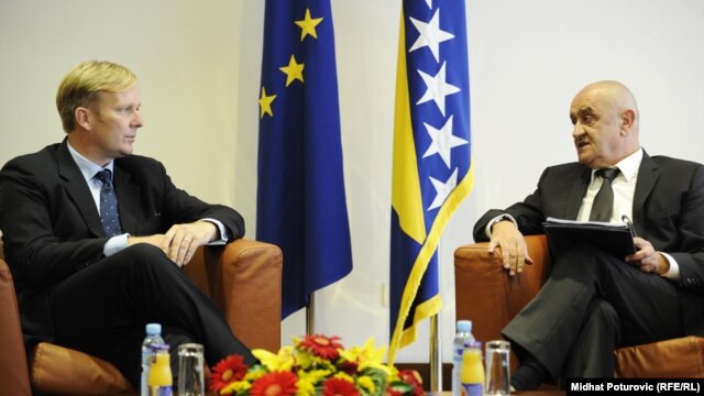 Peter Sorensen uručio Izvještaj Evropske komisije Vjekoslavu Bevandi, 10. oktobar 2012.