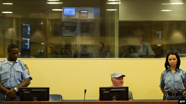 Ratko Mladić na suđenju u Haškom tribunalu, 4. jul 2011.