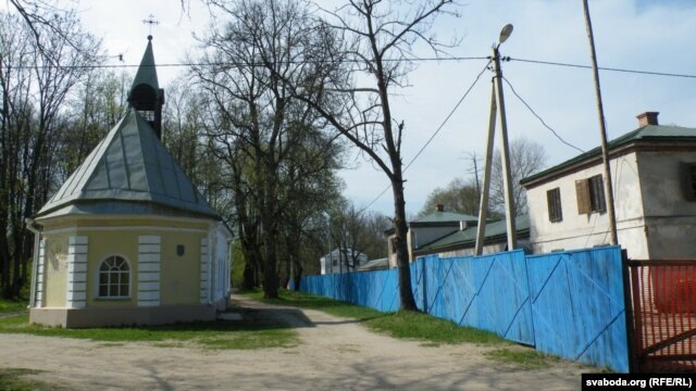 Дзейная ў сядзібе толькі капліца.