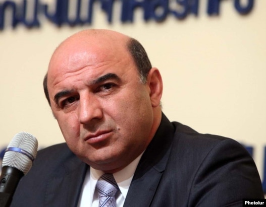 Armenia -- Energy and Natural Resources Minister Armen Movsisian  at a news conference, 14July 2010.